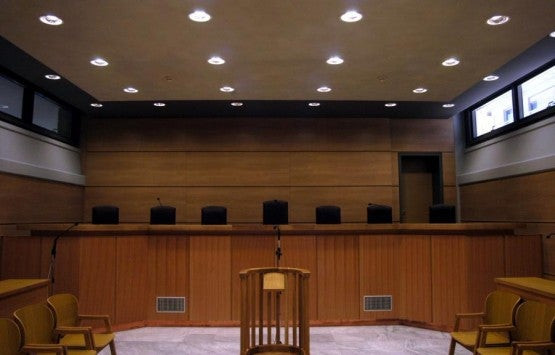 Ποινή φυλάκισης έξι μηνών στα 18 μέλη του Ρουβίκωνα